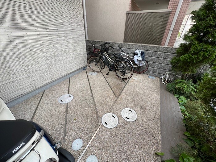 駐輪場 アルファオメガ