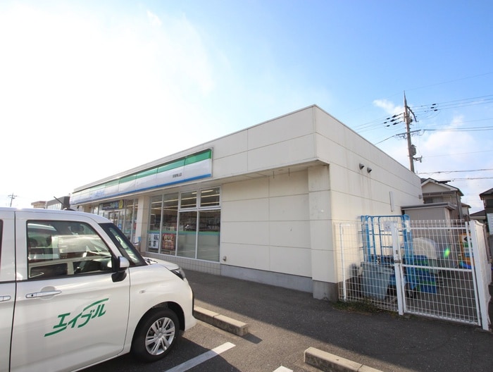 ファミリーマート 貝塚東山店(コンビニ)まで1500m ヴュ－コ－ト