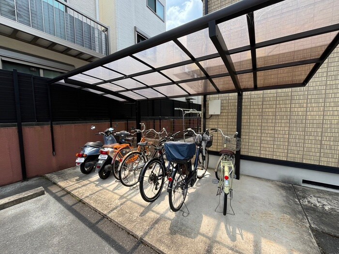 駐輪場 クレスト太秦