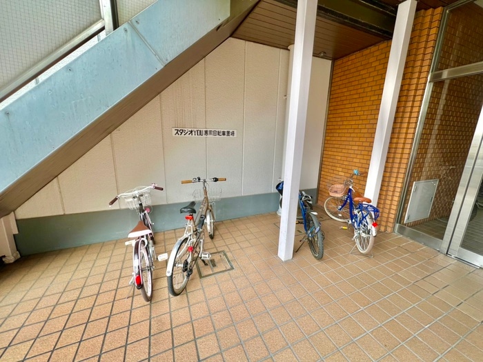 駐輪場 カトリエ－ム中島