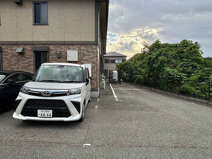 駐車場 グランドソレ－ユ