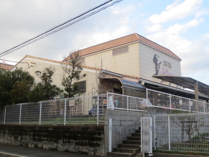 シェフカワカミ(スーパー)まで180m エステ－ト桜塚