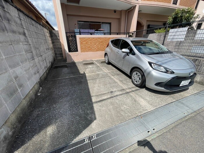 駐車場 ホワイトロ－トス