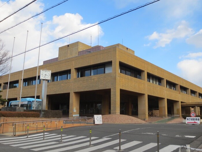 高石市役所(役所)まで160m ヨコマ－ク加茂