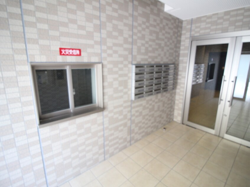 エントランス部分 フュ－チャ－野里