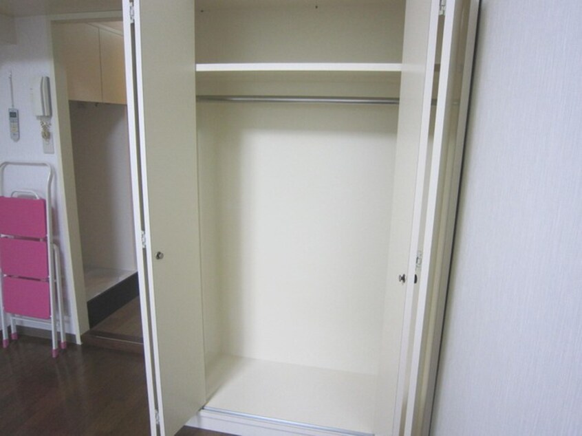 収納 エルヴィゴール　北口