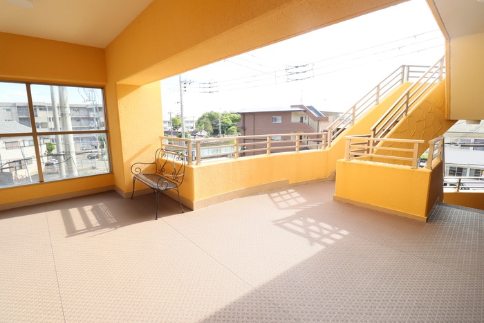 エントランス部分 ジョ－ヌ・エ・ルポ