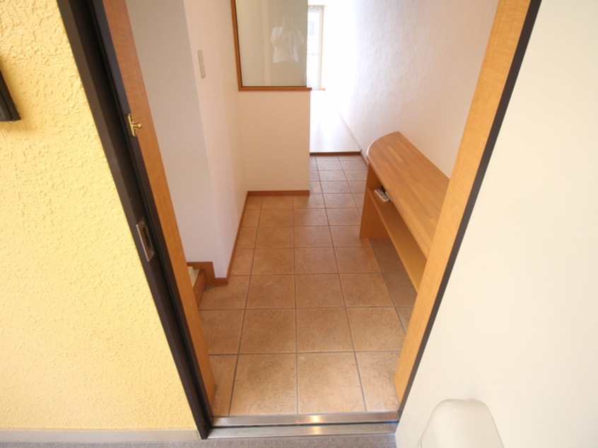 玄関 ジョ－ヌ・エ・ルポ