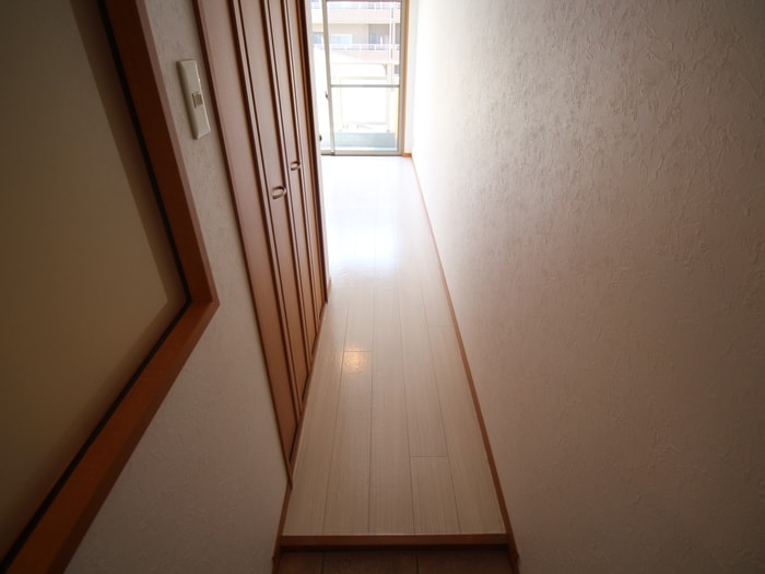 廊下 ジョ－ヌ・エ・ルポ