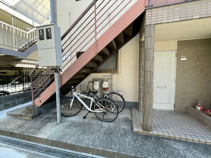 駐輪場 サングリーン本山