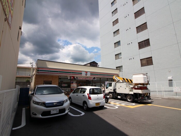 セブンイレブン(コンビニ)まで250m サングリーン本山