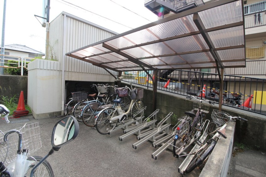駐輪場 セレニティ山際