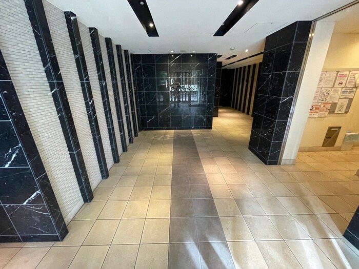 エントランス部分 ﾌﾟﾚｻﾝｽ三宮ﾌﾗﾜｰﾛｰﾄﾞ(1006)