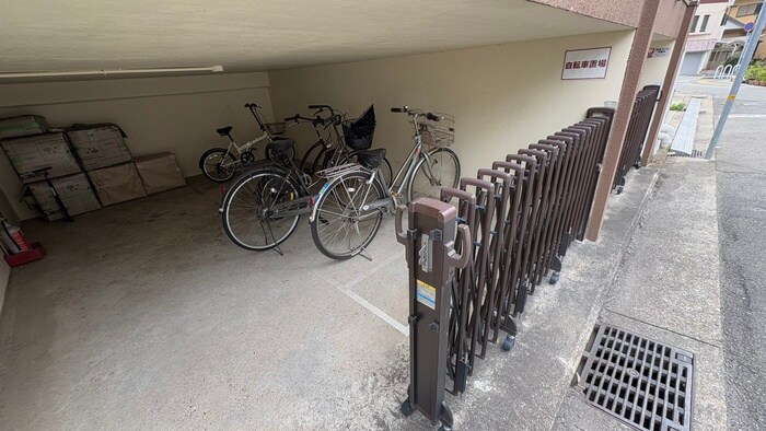 駐輪場 アミティエ山手