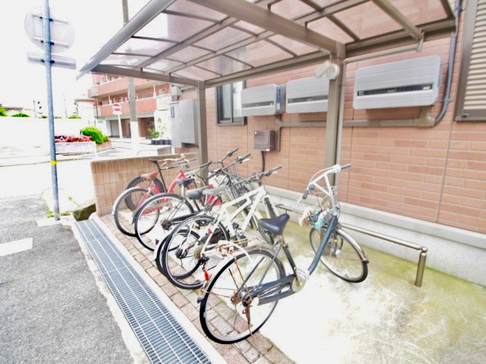 駐輪場 シリエジオ甲子園六番館