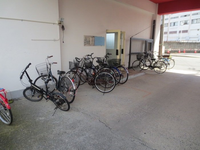 駐輪場 ヴィラナリー柳町