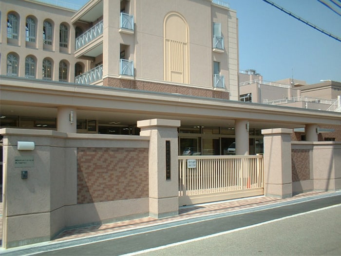 仁川小学校(小学校)まで400m ロイヤルメゾン鹿塩２号館