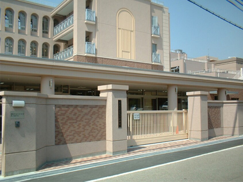 仁川小学校(小学校)まで400m ロイヤルメゾン鹿塩２号館