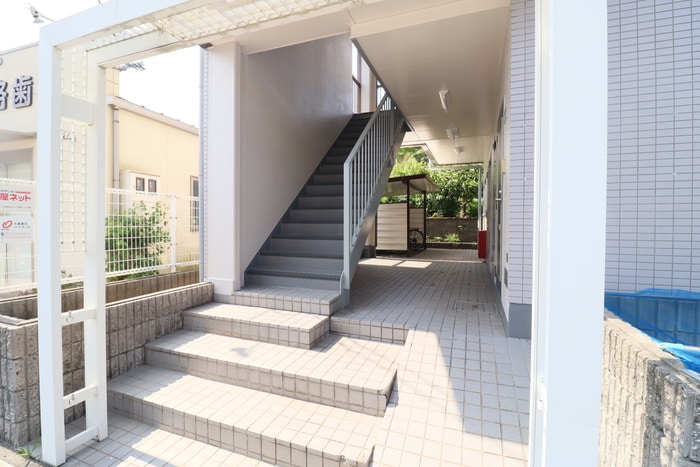 エントランス部分 ドミールミノオ