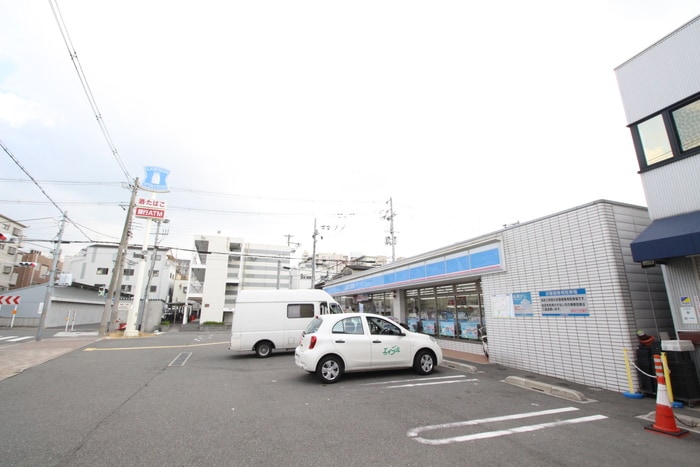 ローソン 巽北一丁目店(コンビニ)まで494m ぶるーむ