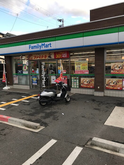 ファミリーマート 東大阪六万寺町店(コンビニ)まで1100m ハルノテラス