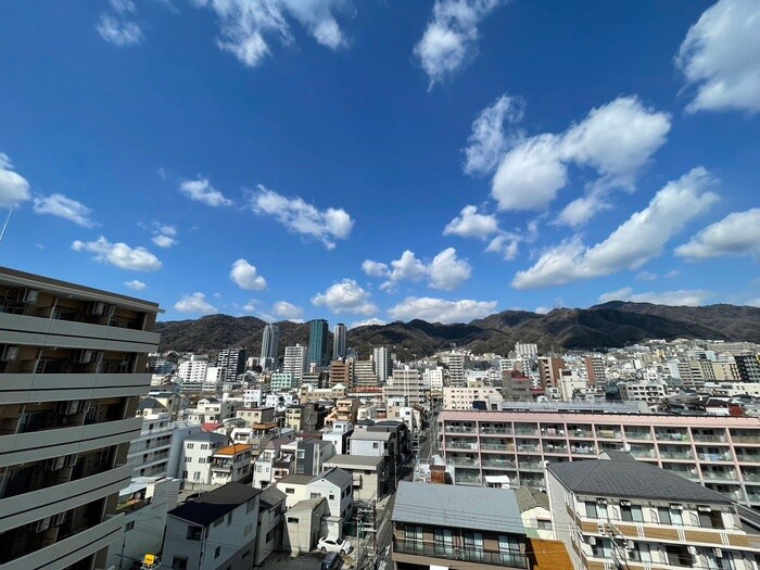 室内からの展望 ｴｽﾃﾑｺｰﾄ三宮EASTⅢﾗｳﾞｨｯｻ(703)