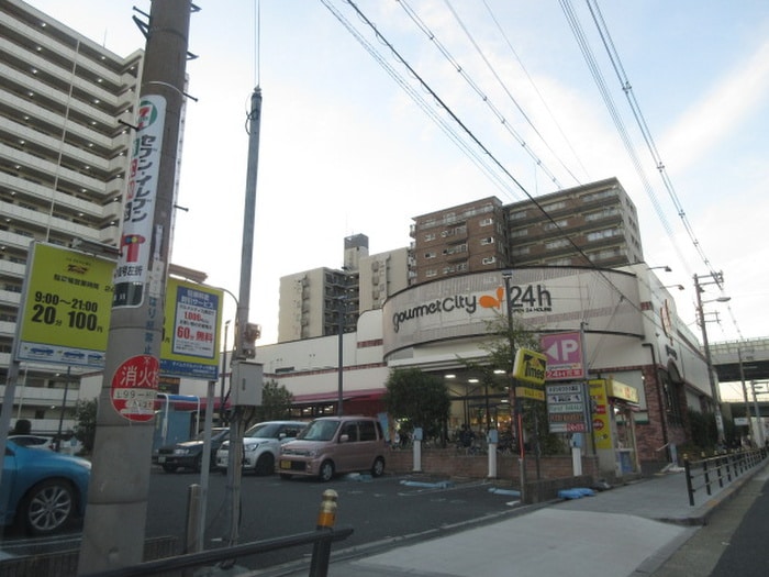グルメシティ(スーパー)まで721m ﾌﾟﾚｻﾝｽOSAKADOMECITYﾋﾞｰﾂ(813)