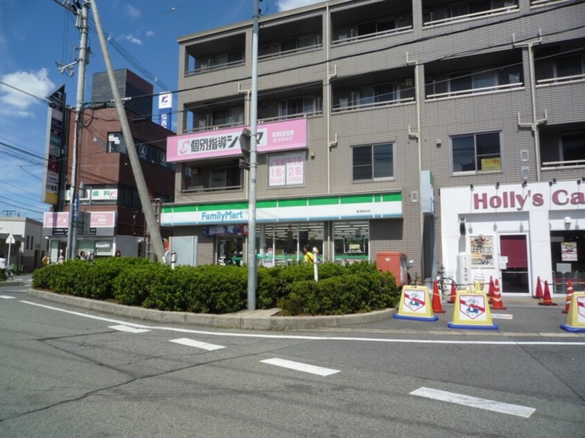 ファミリーマート(コンビニ)まで400m 吹田野村ハイツ