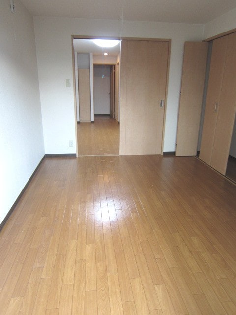 居室 エルミタ－ジュ