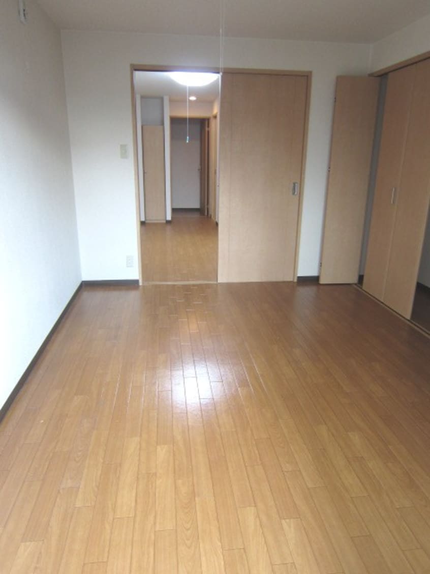 居室 エルミタ－ジュ