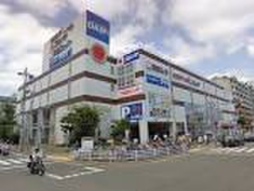 コジマ(電気量販店/ホームセンター)まで1000m コウベアーバン