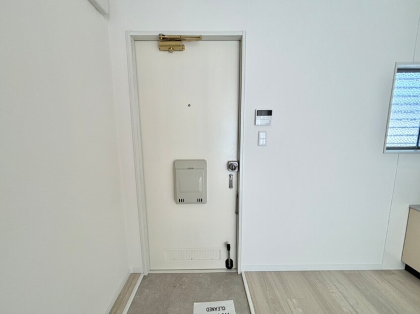 玄関 リバーハイツ西昆陽ＷＥＳＴ