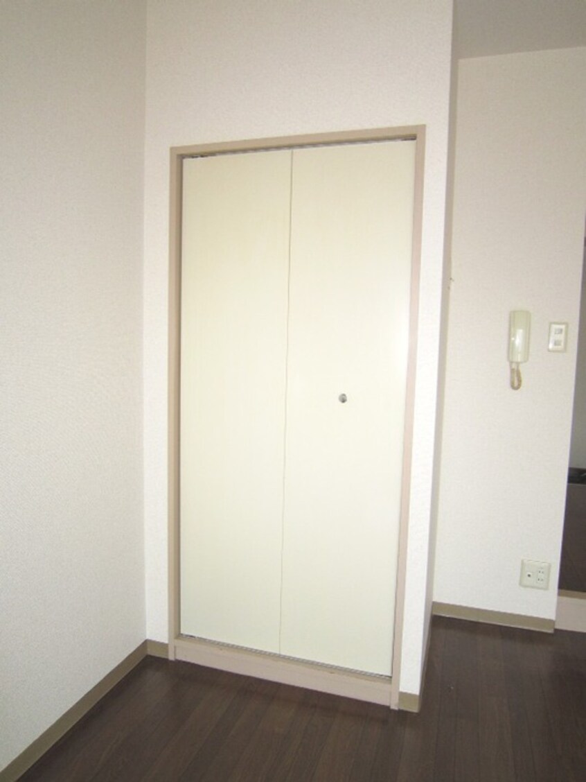 収納 エクラ山科