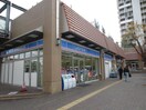 ローソン 阪急仁川駅前店(コンビニ)まで940m ブローニュハイツ