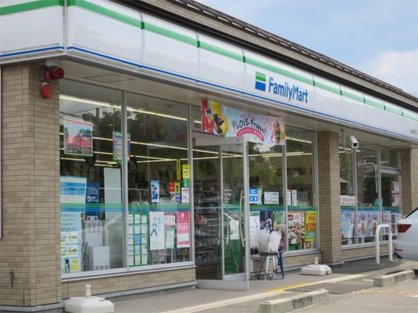 ファミリーマート北山栗栖町店(コンビニ)まで650m 仮)Livra紫竹