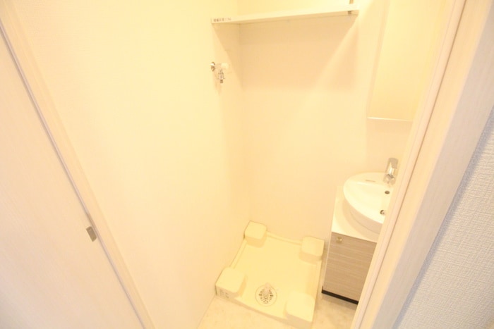 洗濯機置場 ｴｽﾌﾟﾚｲｽ神戸ﾌｫﾙﾑｽｸｴｱ(803)