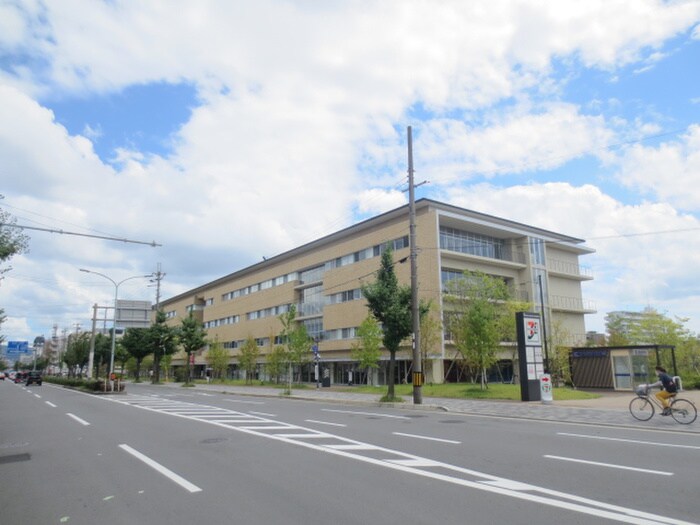 京都先端科学大学(大学/短大/専門学校)まで570m サンライフシンカワＢ