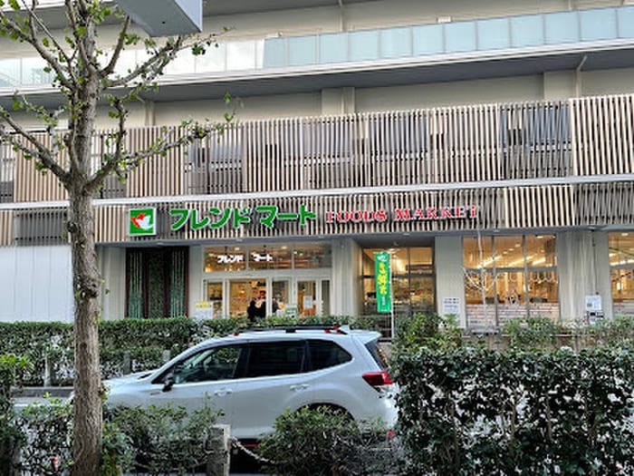 フレンドマート大津駅前(スーパー)まで500m プレサンス大津京町ヴェリス