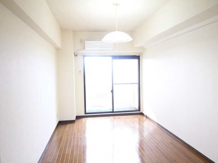 居室 カ－サ・ソラッツォ