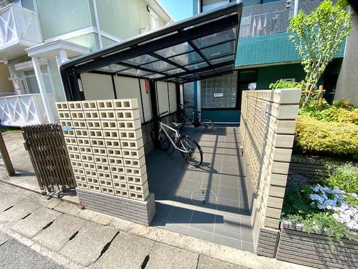 駐輪場 ブリストル