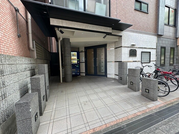 エントランス部分 クィーンズコート天満