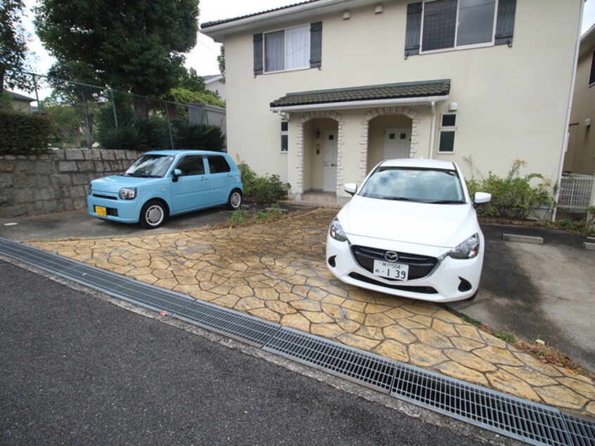 駐車場 キャトルレ－ヴ芦屋Ｅ棟