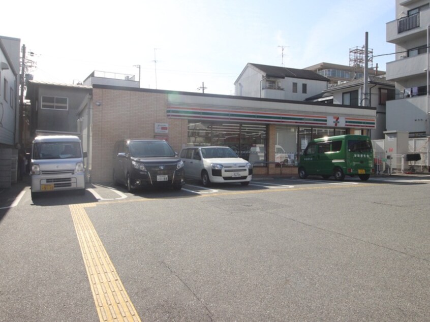 セブンイレブン(コンビニ)まで469m キャトルレ－ヴ芦屋Ｅ棟