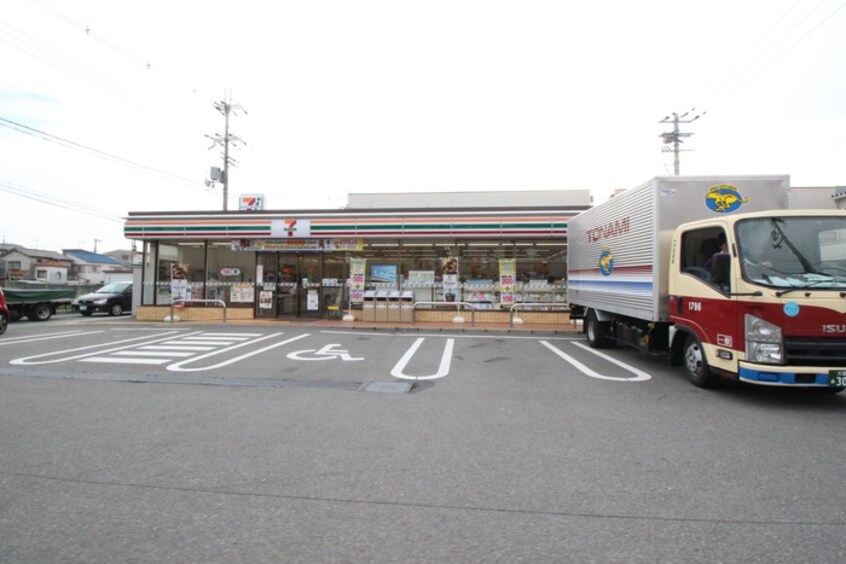 セブンイレブン(コンビニ)まで800m D porta eos