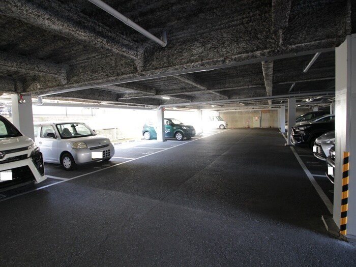 駐車場 レオハイム長尾３