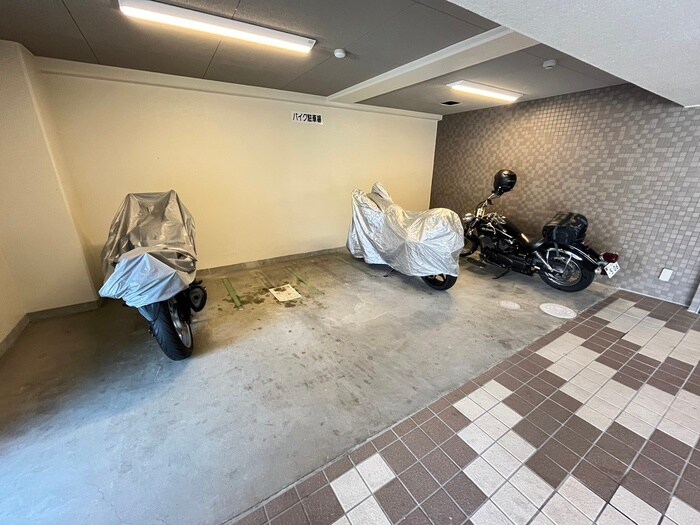 バイク置き場 サムティ上堀川