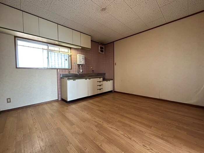 居室 ハイフラット静徳