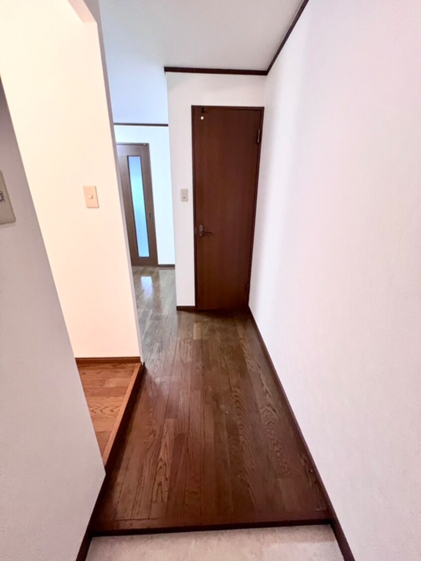 廊下 フェアリ－テ－ル出屋敷