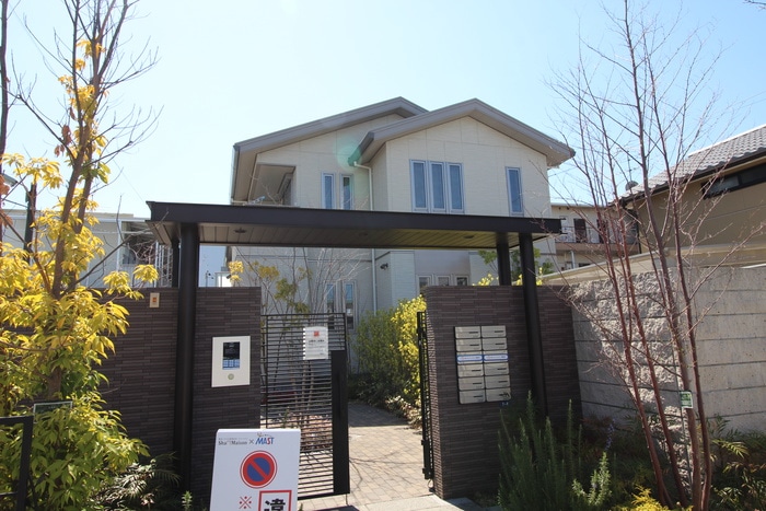 エントランス部分 シャーメゾン鮎川