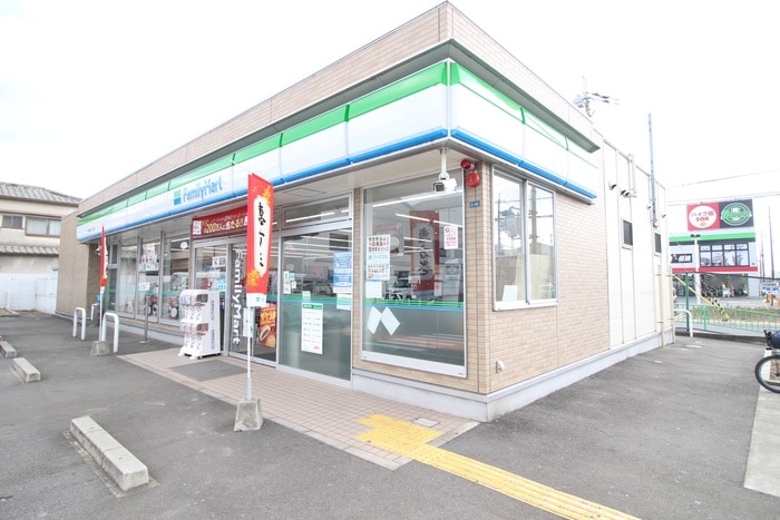 ファミリーマート(コンビニ)まで220m シャーメゾン鮎川